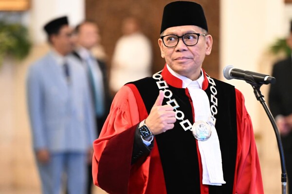 Adies Kadir resmi dilantik sebagai hakim Mahkamah Konstitusi (MK)